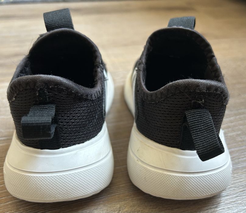 Маратонки Adidas намер 26