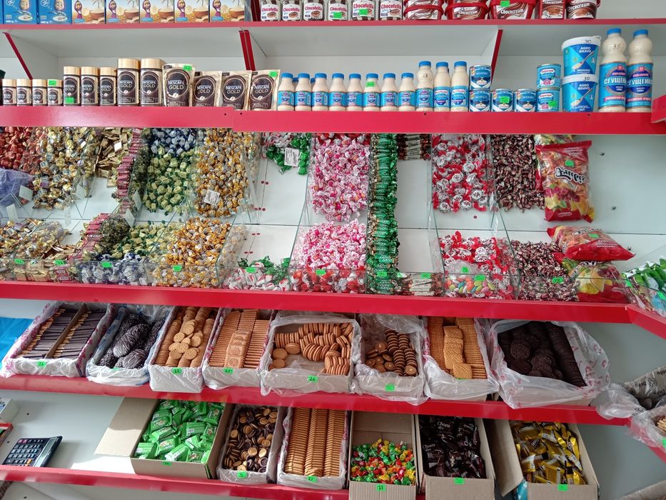 Do'kon uchun tayyor polkalar sotiladi