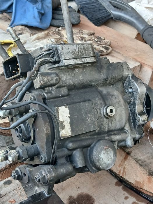 Vând pompă de injecție ford tranzit 2402. Cod 0470504040