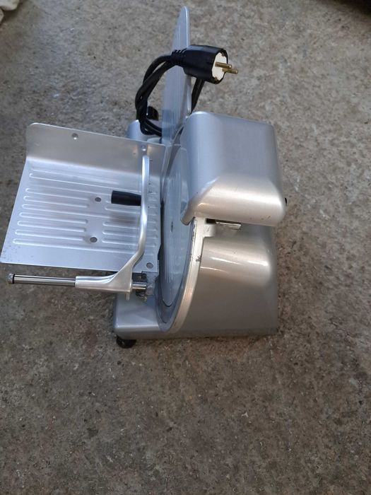 Професионална Колбасорезачка Ф.25