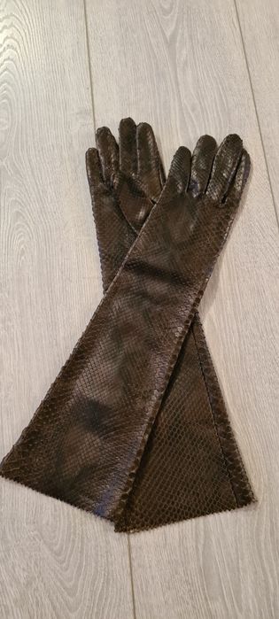 Manusi dama Chanel lungi  piele sarpe piton  noi