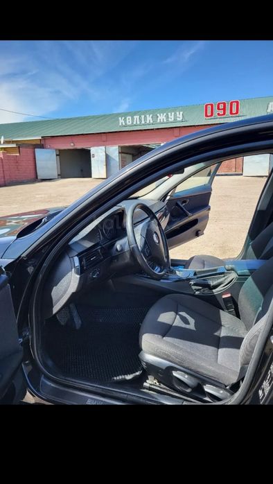 Продам BMW 320 .