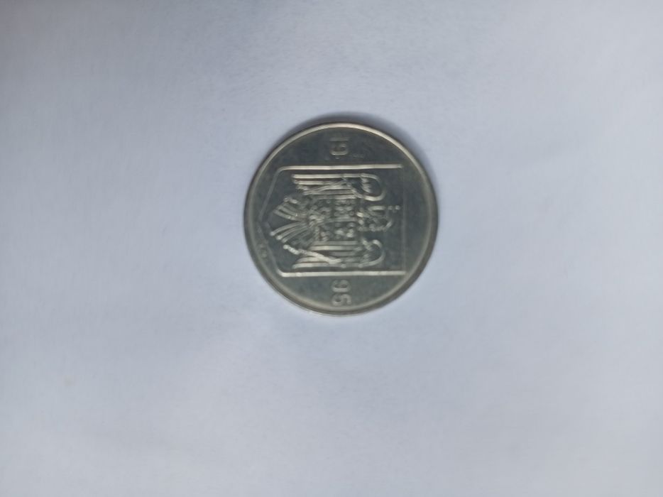 Monede diferite valori și anii de emitere