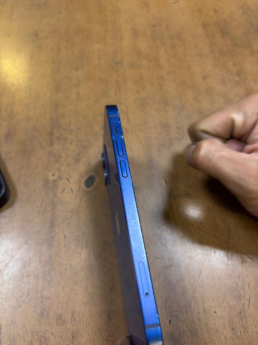продам IPhone 12