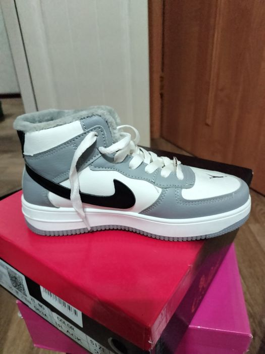 Продам обуви.Одевала пару раз