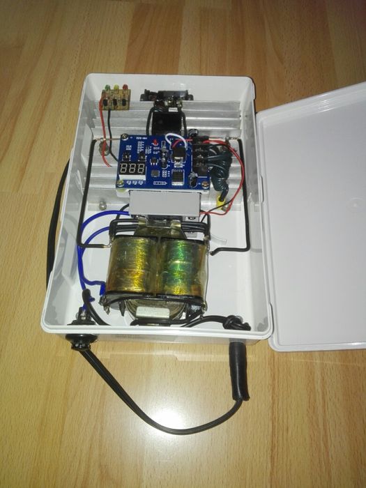 Încărcător acumulatori