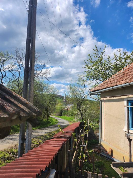 Colț de liniște și tradiție în Sălaj –teren generos + casă bătrânească