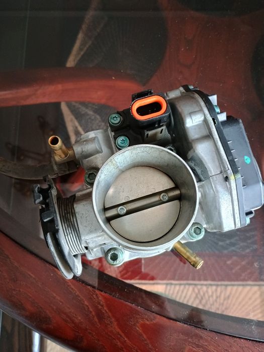 Дроселна клапа Ауди Голф Сеат бензин