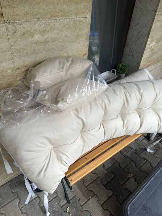 Продавам НОВА възглавница за градинска люлка