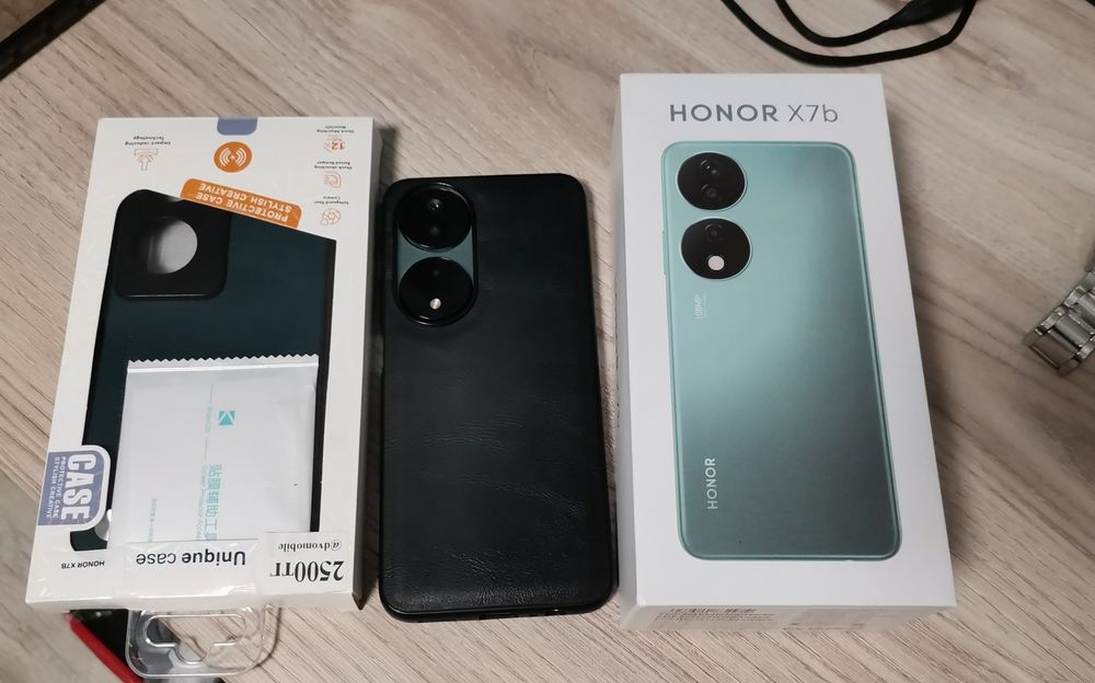 Продам смартфон Honor x 7 b
