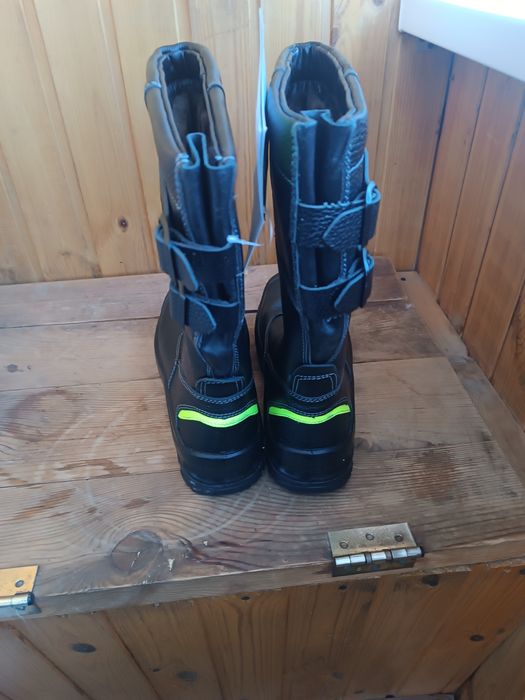 Продам зимние рабочие сефти сапоги