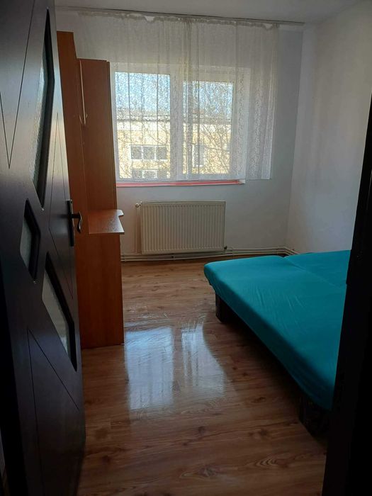 Închiriez apartament