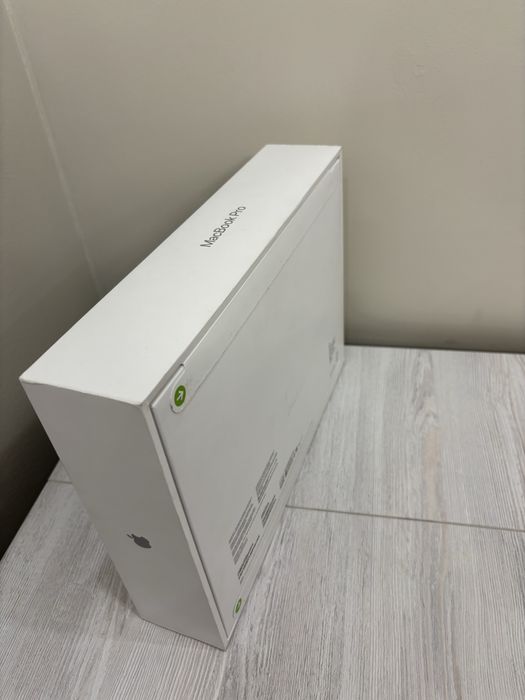 Новый запечатанный МакБук про