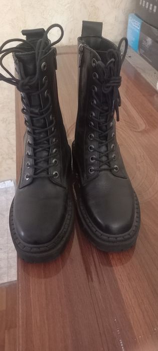 Ботинка  36 размера