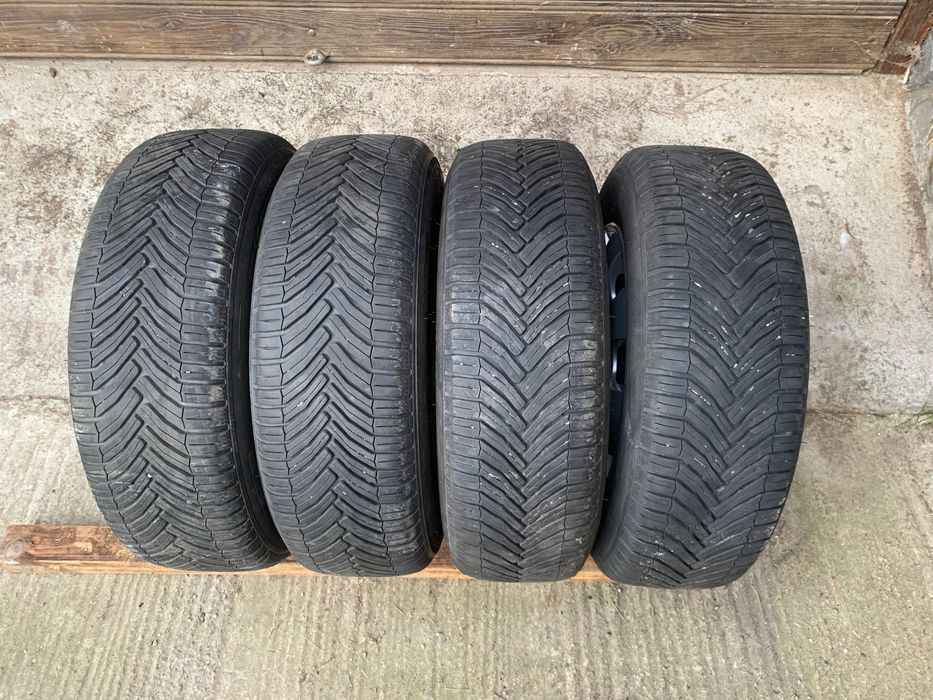 Set 4 cauciucuri Skoda Octavia 2 jante tabla si capace originale