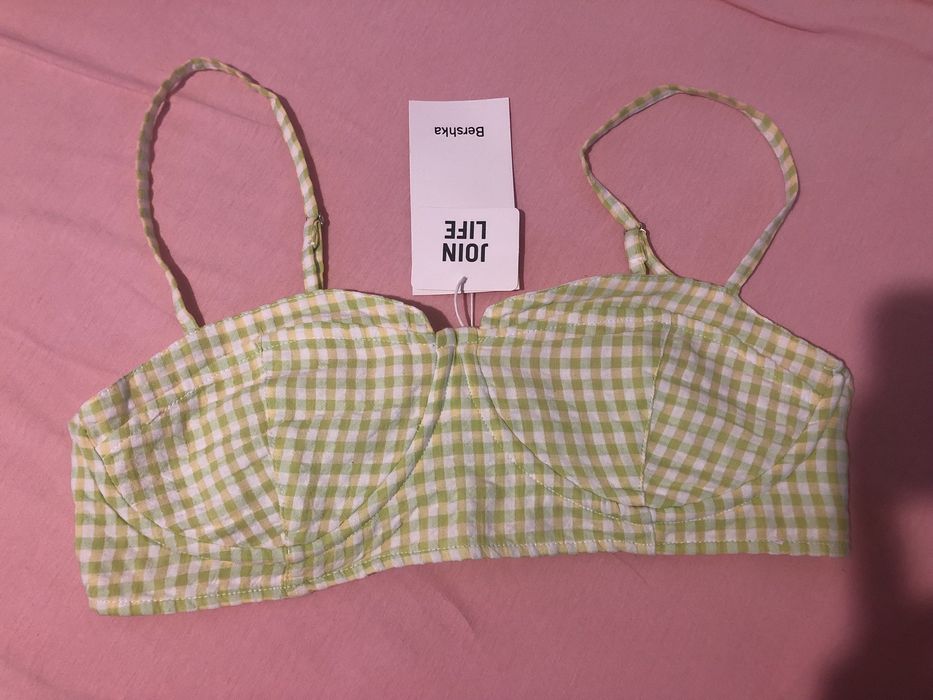 Чисто нов топ Bershka