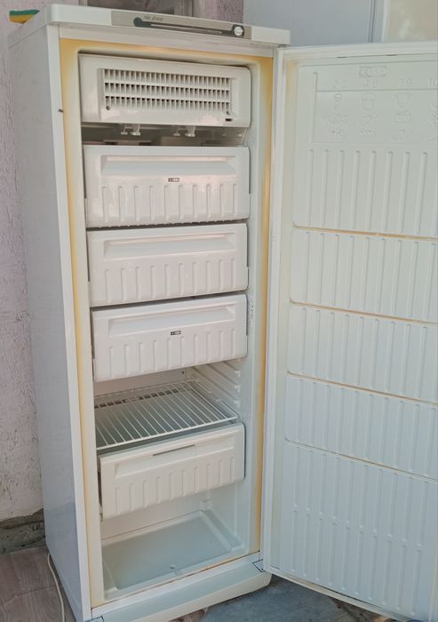 Морозильник INDESIT вертикальный