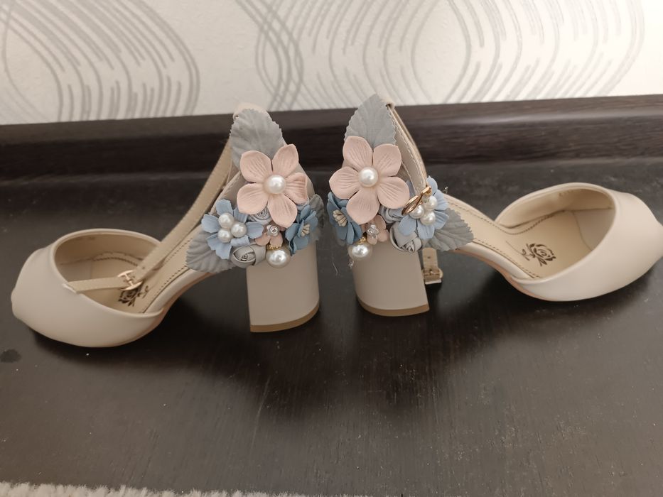 Chiroyli tuflilar kelinchelar uchun