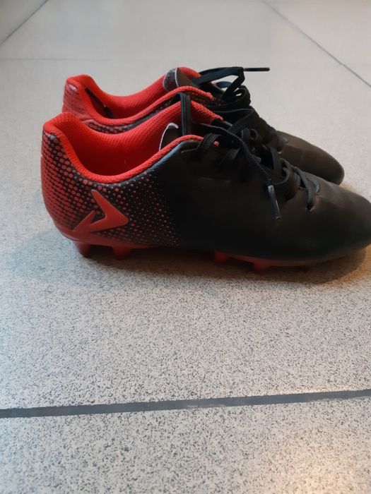 Продам бутсы  для мальчиков.