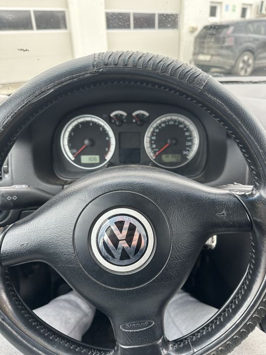 Vand golf 4 motor 1’4 bezina acte valabile un an 2001