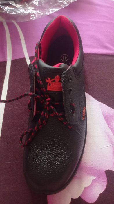 Рабочая обувь .В перейди железная вставка