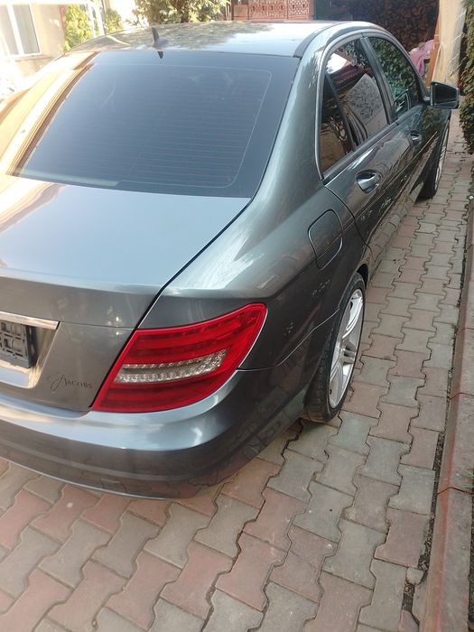 Vând Mercedes Benz 2011