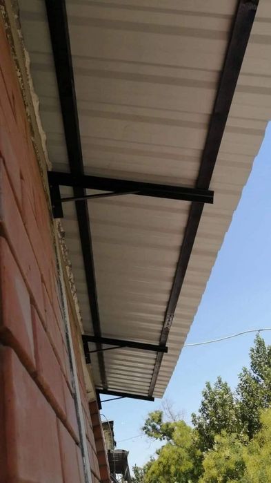 Установка козырьков над окнами  быстро и качественно