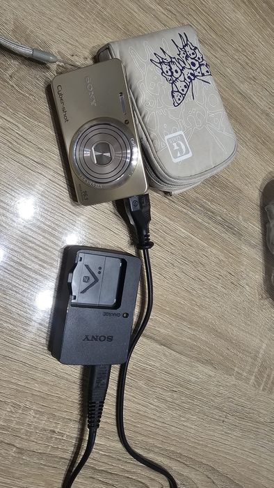 Ретро Дигитален Фотоапарат Sony Cyber-shot DSC- W570 (1Б.1МР Zeiss) КАТО НОВ!ПЪЛЕН
lonumaume kak