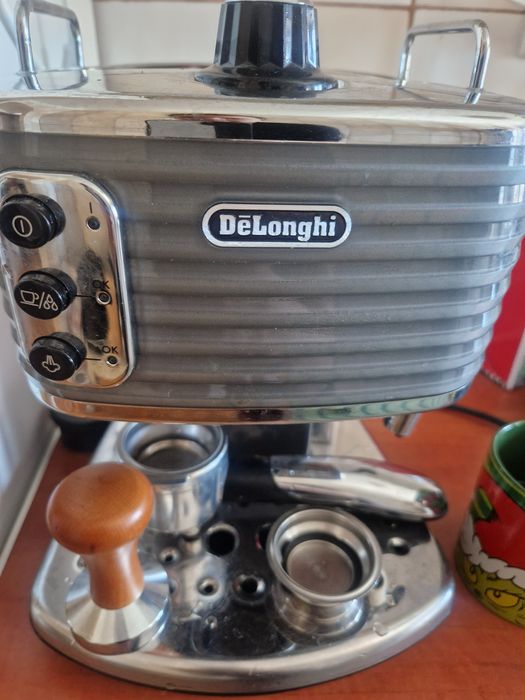 Espressor manual si cappuccino DeLonghi Scultura +capsule