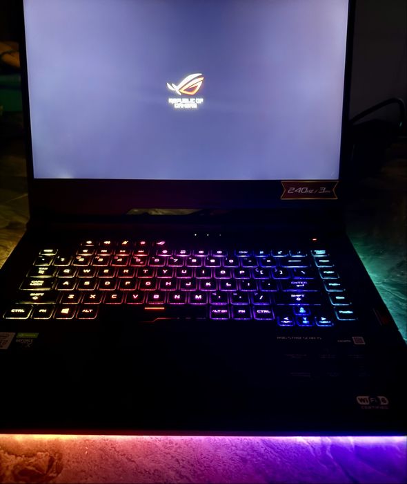Laptop Asus ROGStrix SCAR 15,Nvidia RTX2070,i7-10875H,32GB ram, 240 hz