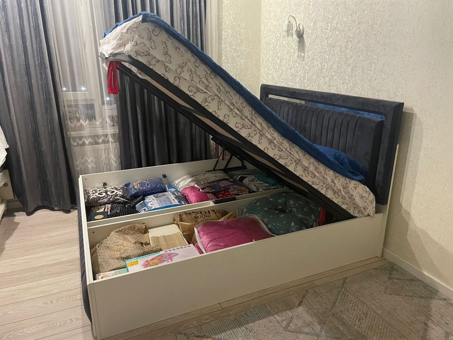 Продам спальнюю кровать