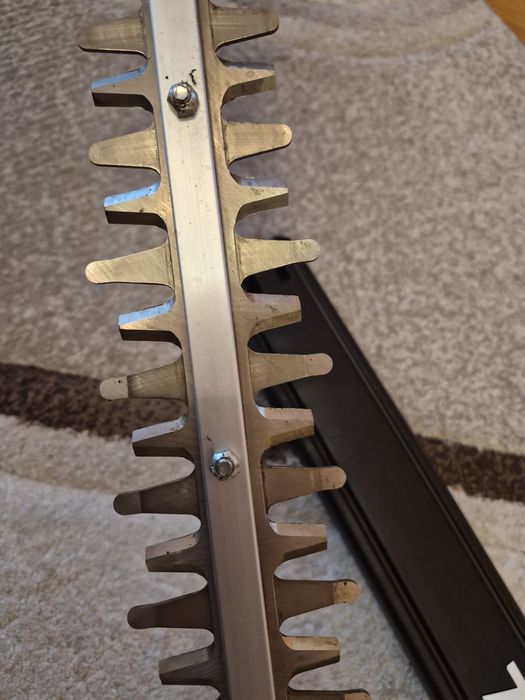 Храсторез Makita UH6580