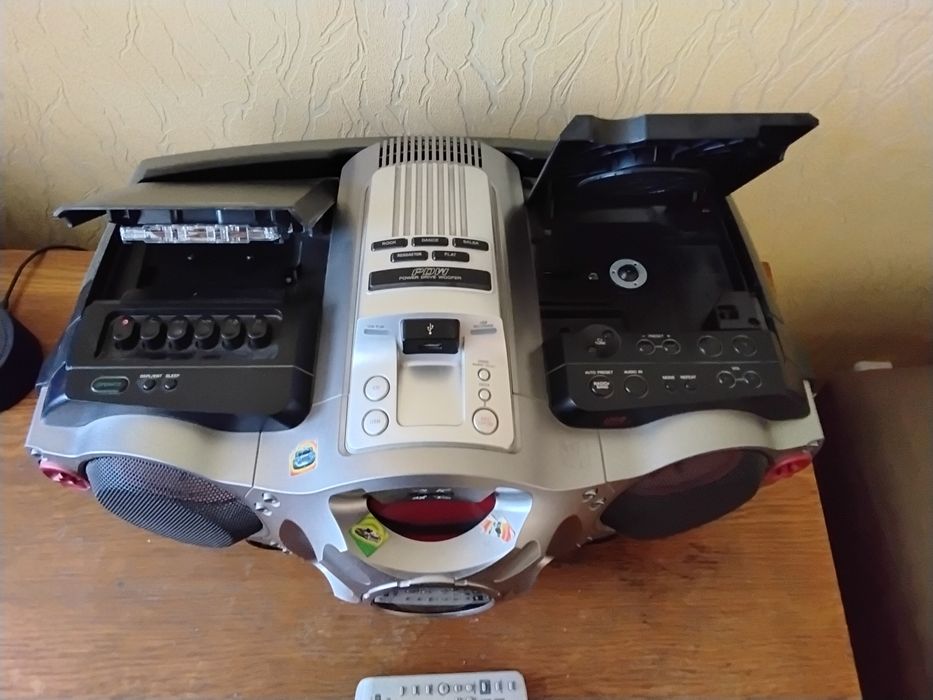 Продам магнитофон Sony Xplod.