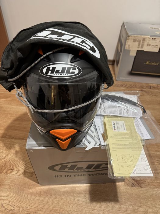 Нова каска за мотор HJC F70 made in England