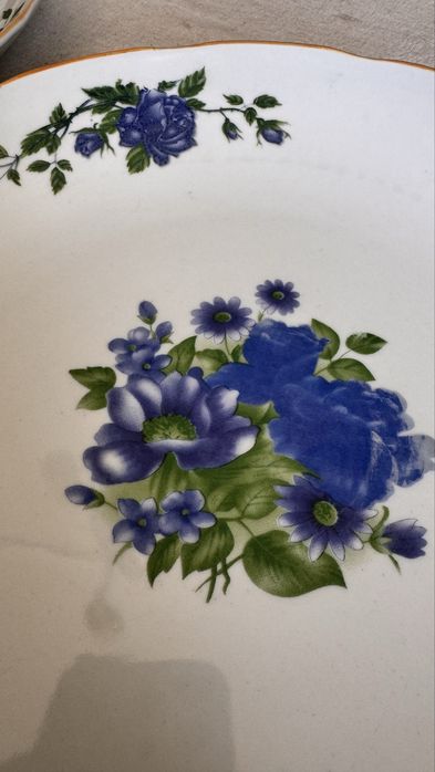 Два фарфоровых винтажных блюда