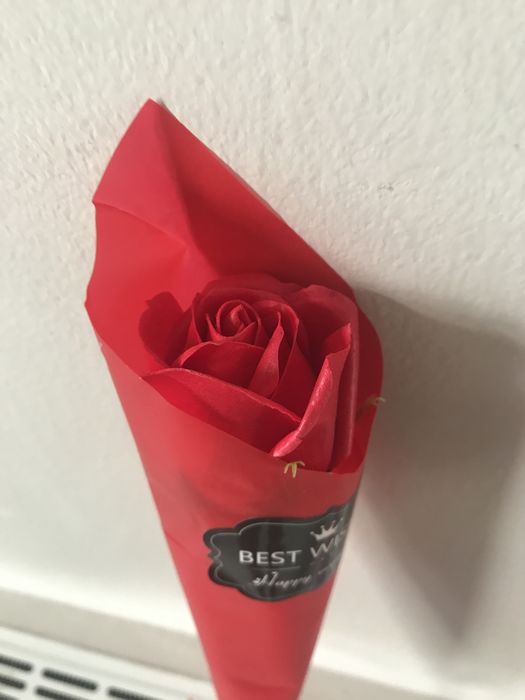 Розы из мыла в подарочной упаковке