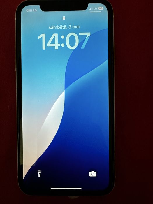 Vând iphone 11.