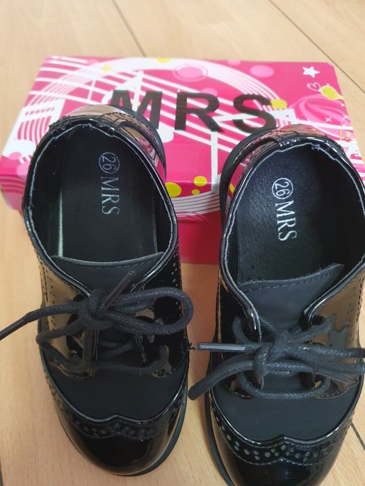 Pantofi negri mat / lăcuiți marime 26