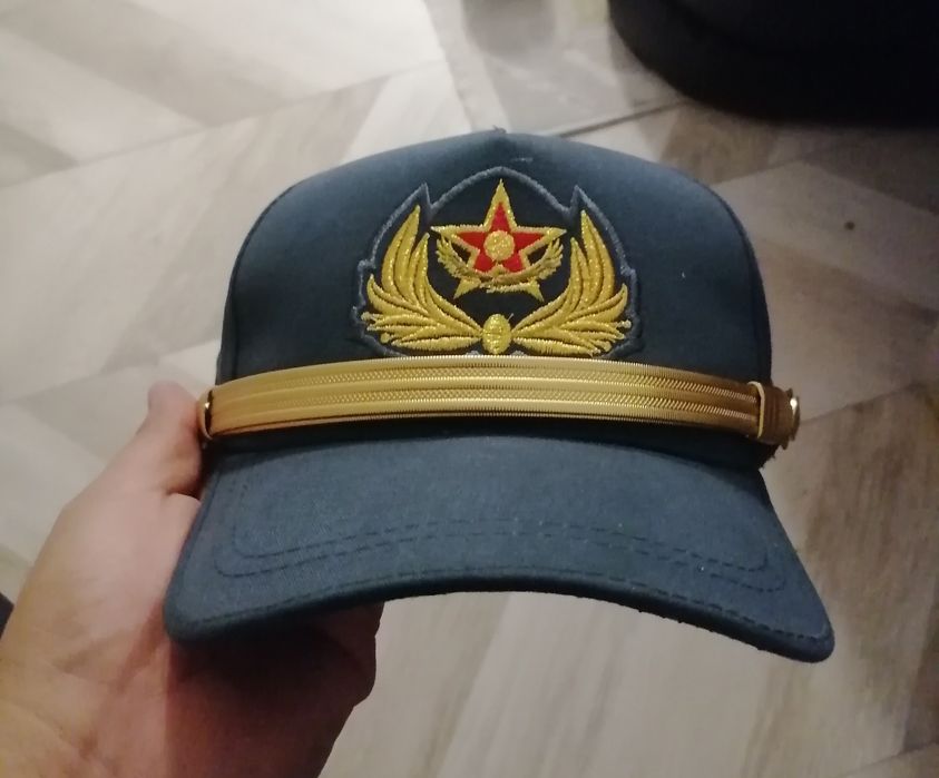 Кепка военная зелёного цвета