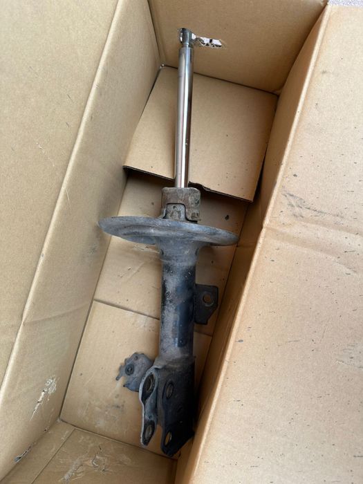 Стойки камри 55 (4штуки)