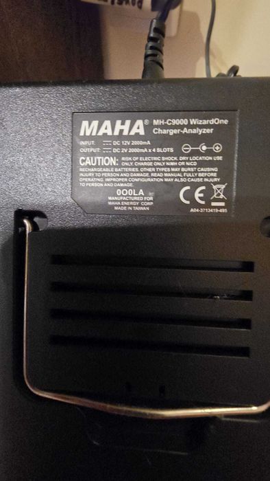 încărcător și analizator inteligent de acu Maha Powerex MH-C9000