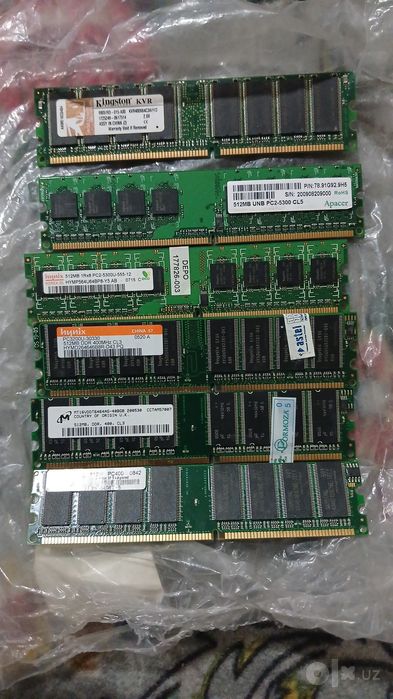 Bu DDR1 va DDR2 turdagi RAM platalariga o‘xshaydi (uzun, pastki qismid