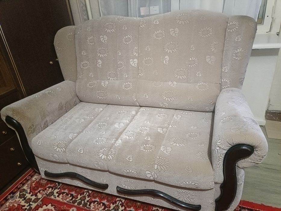 Диван и кресло .