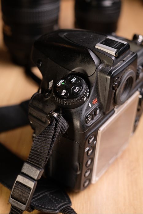 Nikon D800 full-frame + 2 obiective Nikon + blitz + tuburi macro Kenko + geantă