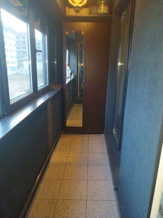 Apartament 2 camere  decomandat și mobilat ,Militari Residence  Et 1 din 4 plus mansarda ,lift ,loc de parcare la liber ,balcon închis,jaluz verticale
