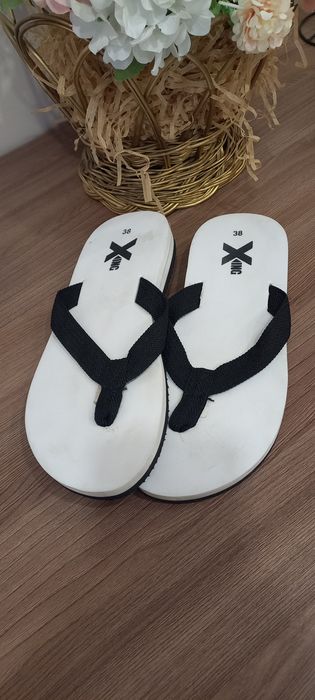 Отдам бесплатно босоножки
