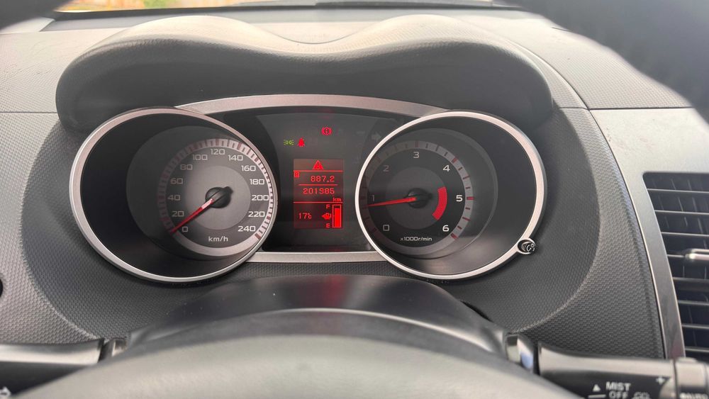Mitsubishi Outlander 2 Alb, 2.2 Diesel 156 CP 4x4, 2010 inmatriculat, Prim Proprietar
