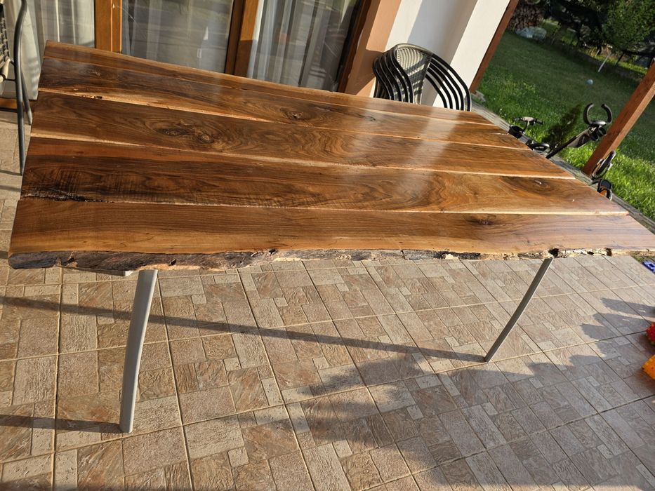 Masa lemn masiv nuc si picioare aluminiu