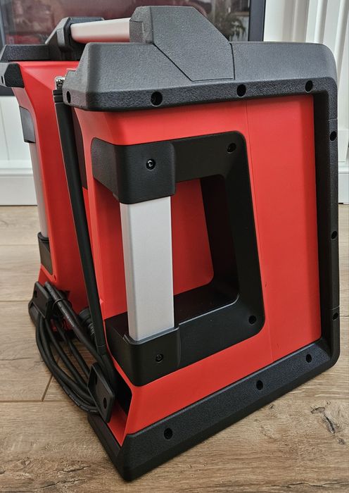 Radio de santier cu Bluetooth Milwaukee M18 RC-0 + 2 baterii M18B5 18v 5.0ah redlithium-ion NOU!