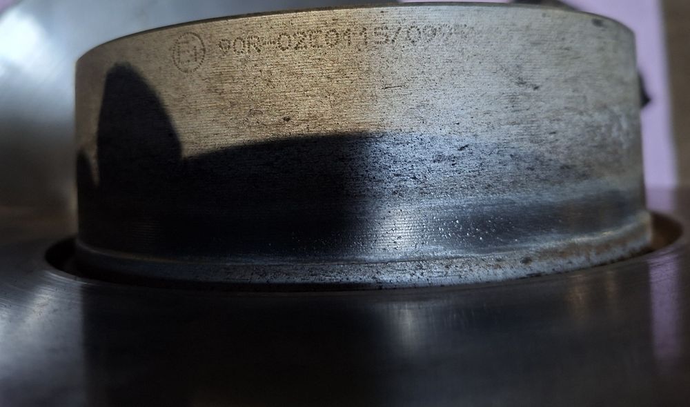 Set discuri frana fata cu plăcuțe 302 / 24 BMW E90 E91 aproape noi